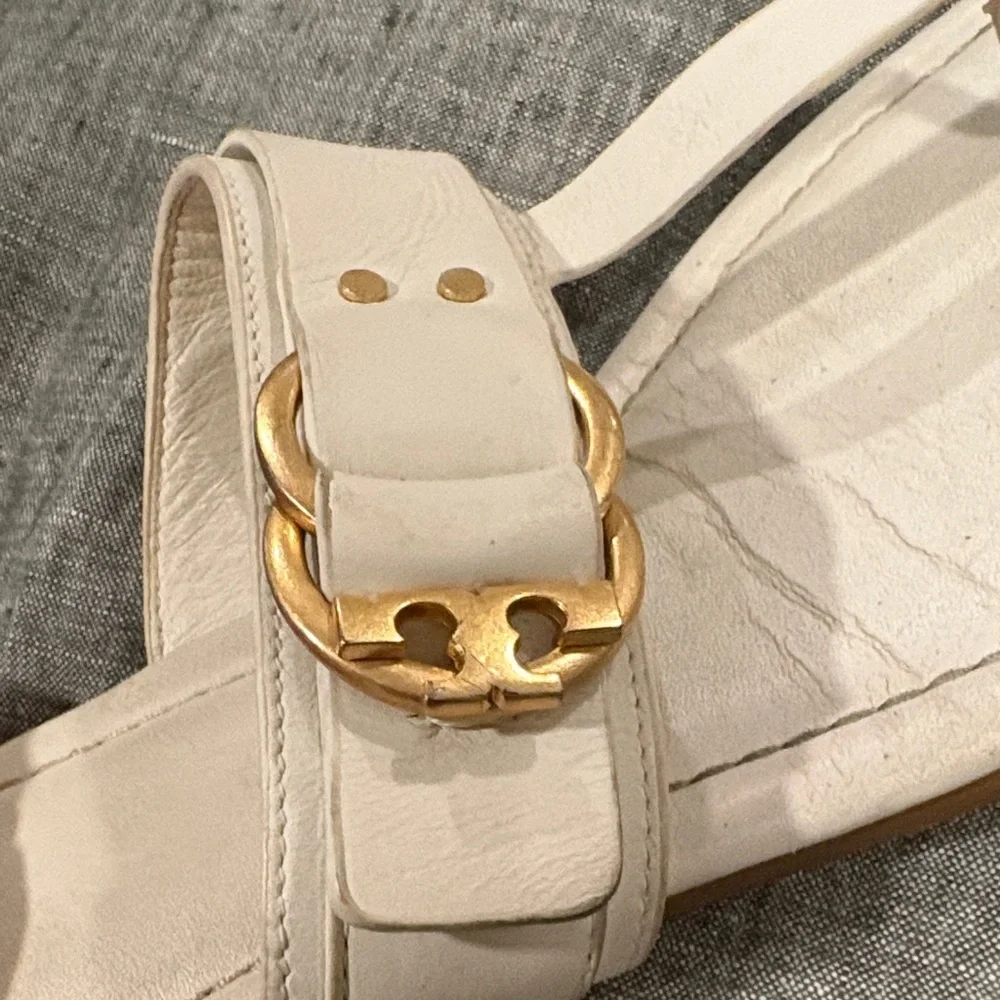 Tory Burch Marsden Ivory Leather Thong Sandals Gold Logo Size 8.5 M